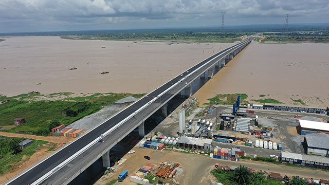 Niger Bridge – Layer works and finishing works on-going